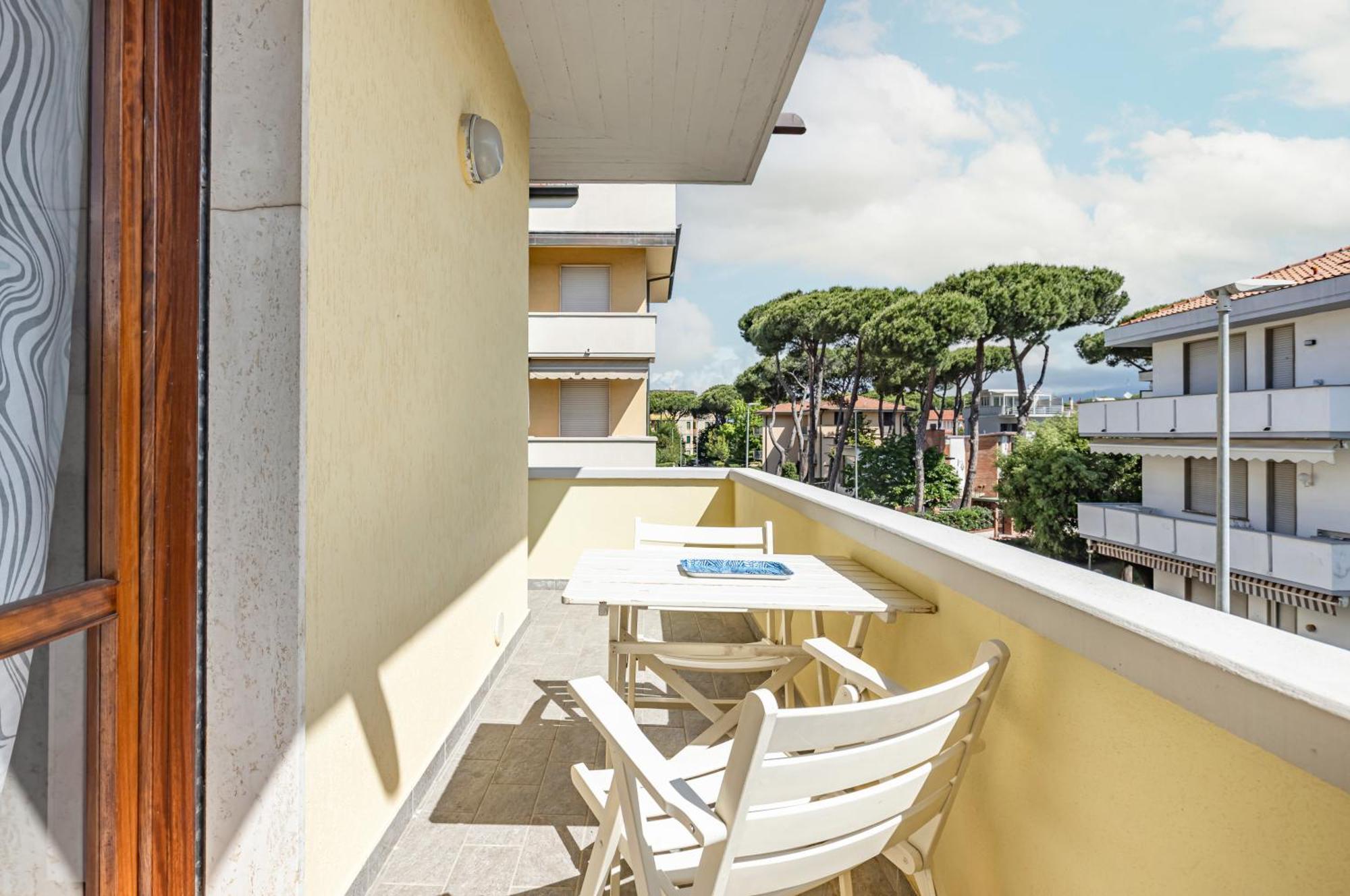 Comfy Apartment With Private Parking Near The Beach! Viareggio Extérieur photo